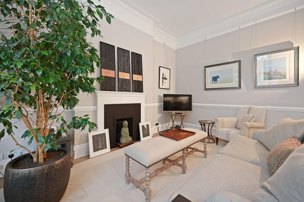 Property photo 3 of 17 Bcfbl - Granville Mansions - Kitchen Rception C (