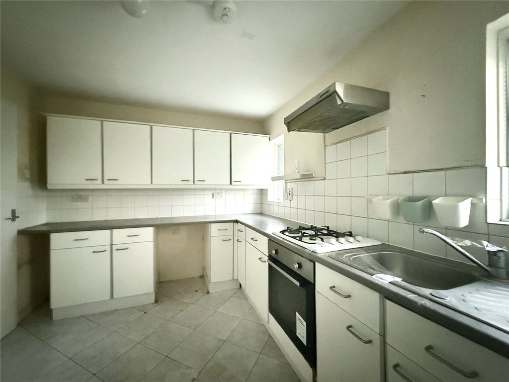 Property photo 2 of 6 Kitchen