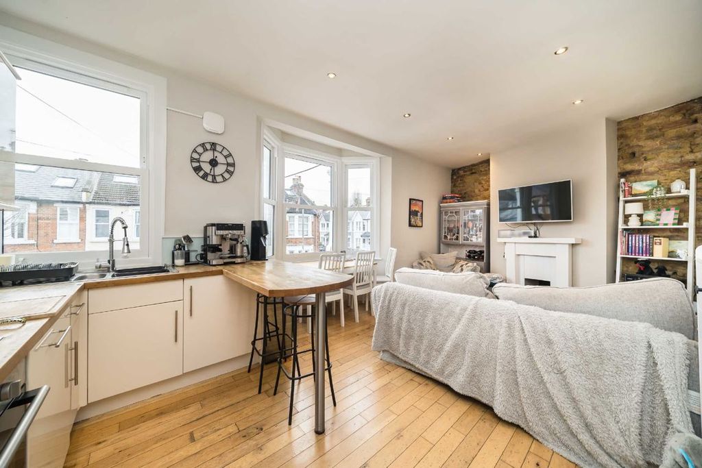 Property photo 3 of 6