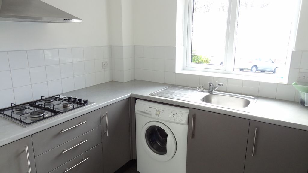 Property photo 3 of 9 Kitchen (Photo 1)