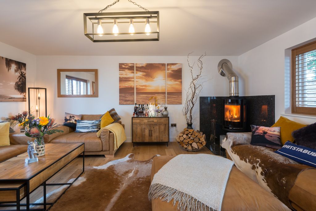 Property photo 2 of 17 Tangle-24