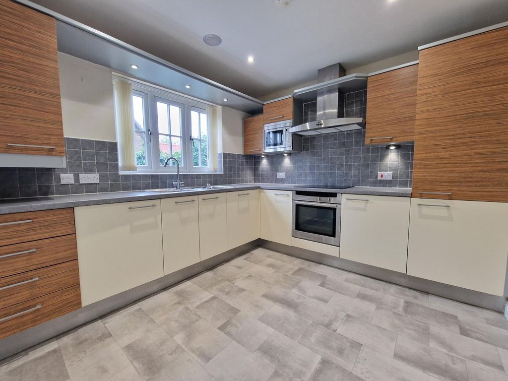 Property photo 2 of 11 Picture No. 22