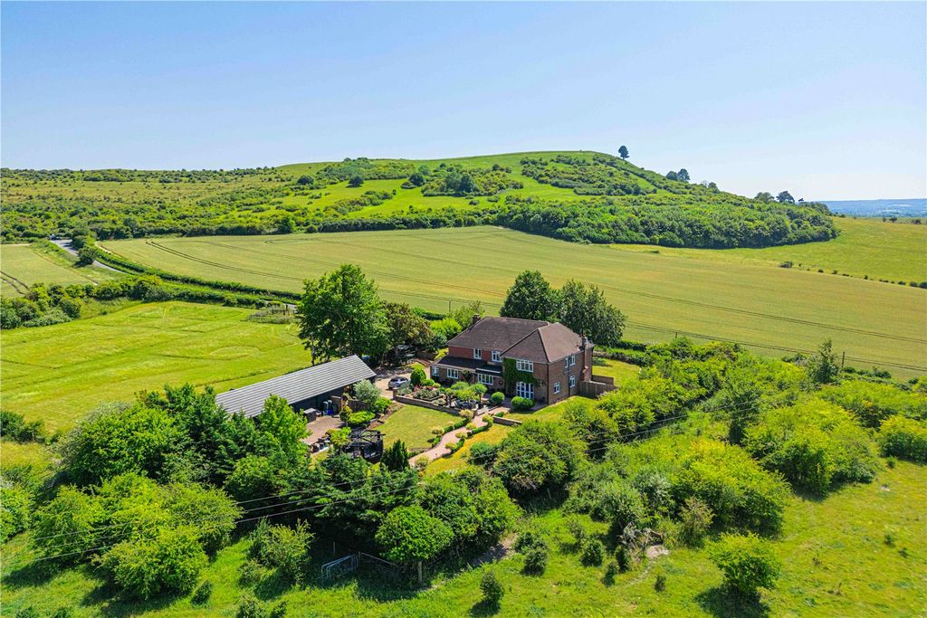 Property photo 2 of 47 Ivinghoe Beacon