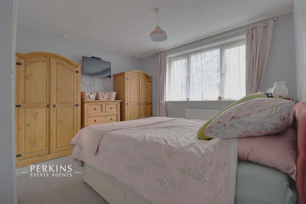 Property photo 3 of 12 Bed 1.Jpg