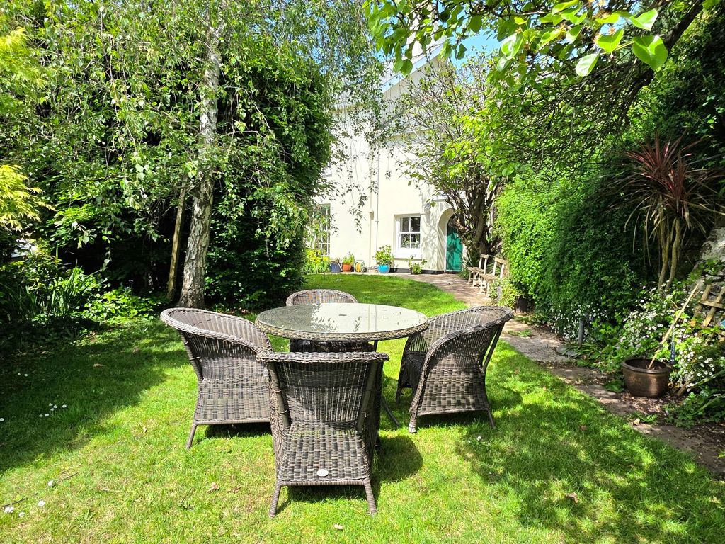 Property photo 3 of 43