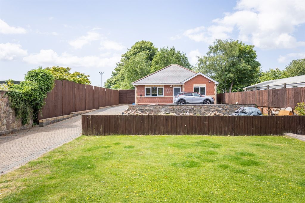Property photo 2 of 33