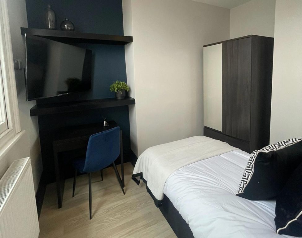 Property photo 1 of 6 Photo 2