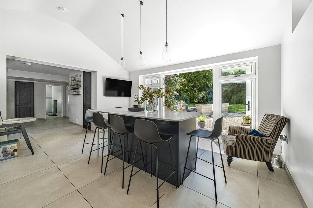 Property photo 3 of 23 Picture No. 12