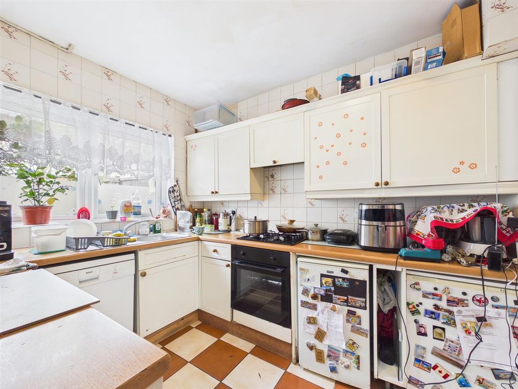 Property photo 3 of 14 Cam01358G0-Pr0226-Still011.Jpg