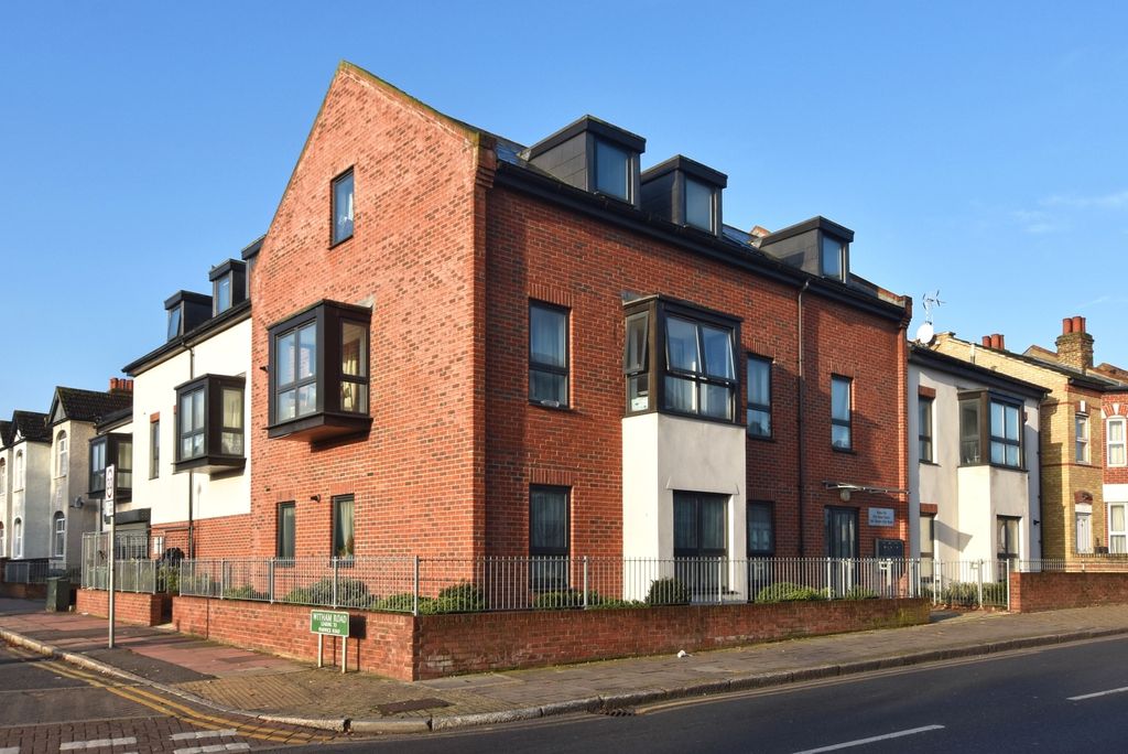 Property photo 1 of 12 External