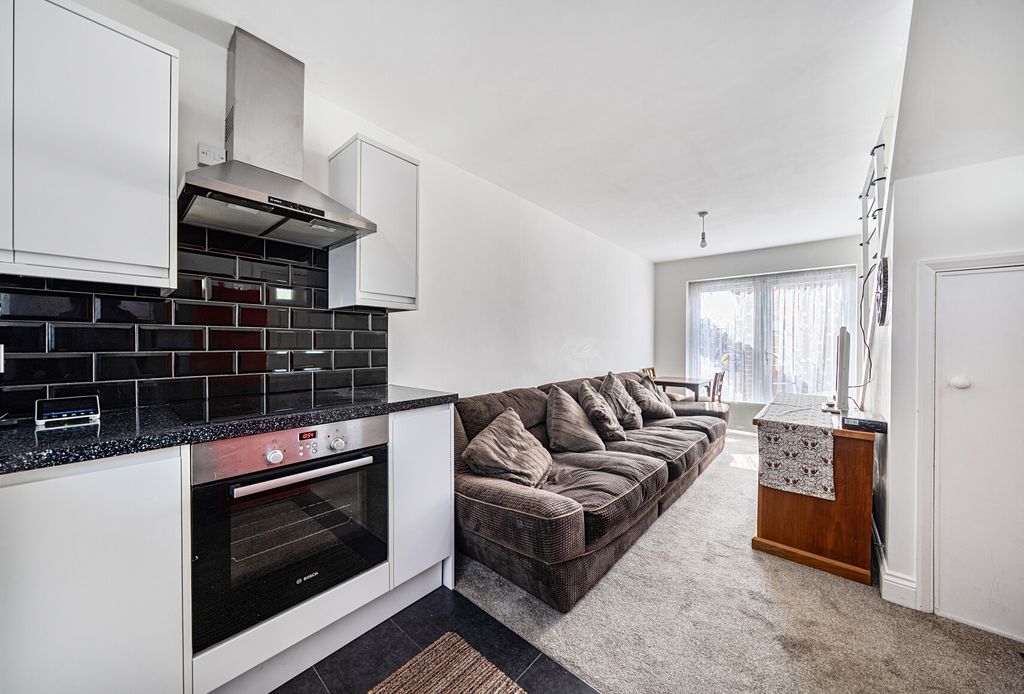 Property photo 3 of 17 1480098-7-6A396Ac...