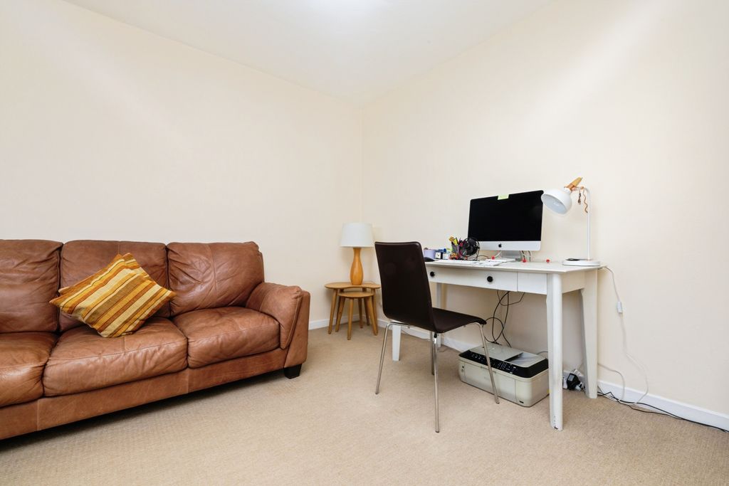 Property photo 3 of 18