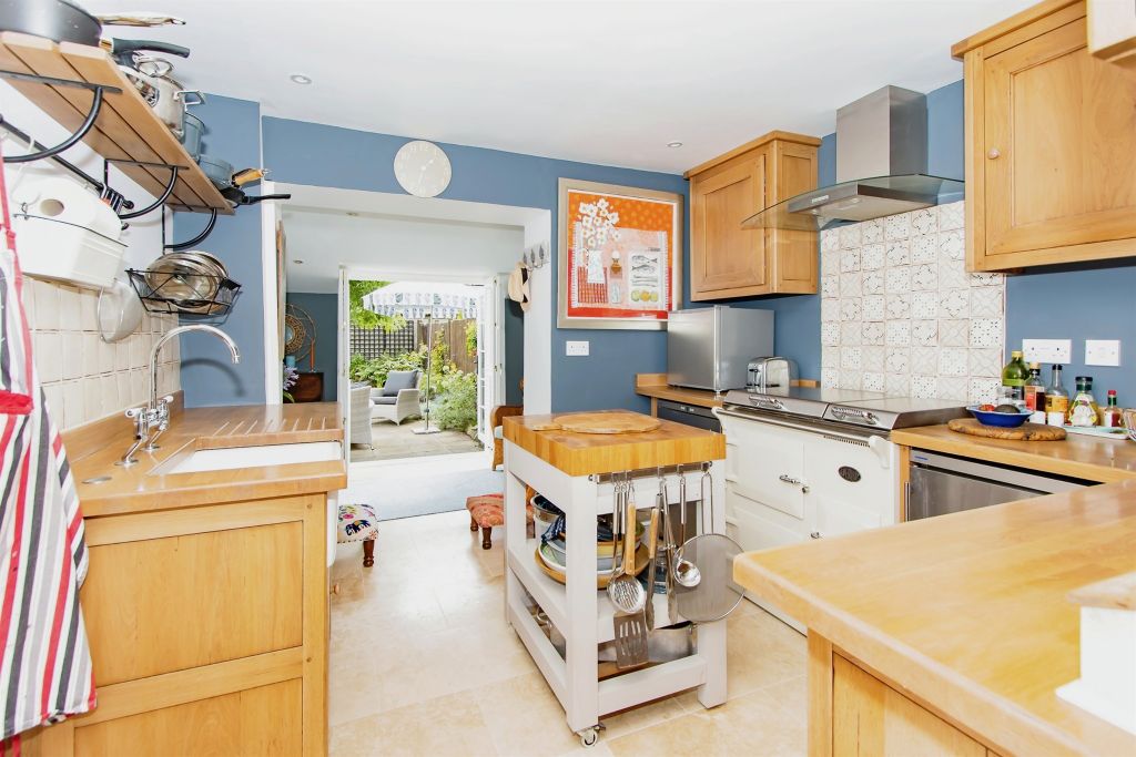 Property photo 2 of 17
