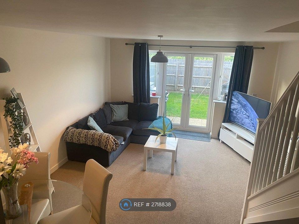 Property photo 2 of 15 Lounge Area