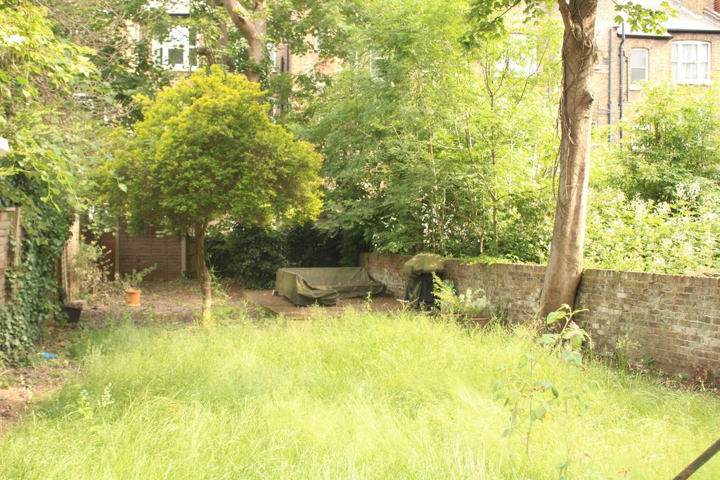 Property photo 3 of 12 Outside Space (3)