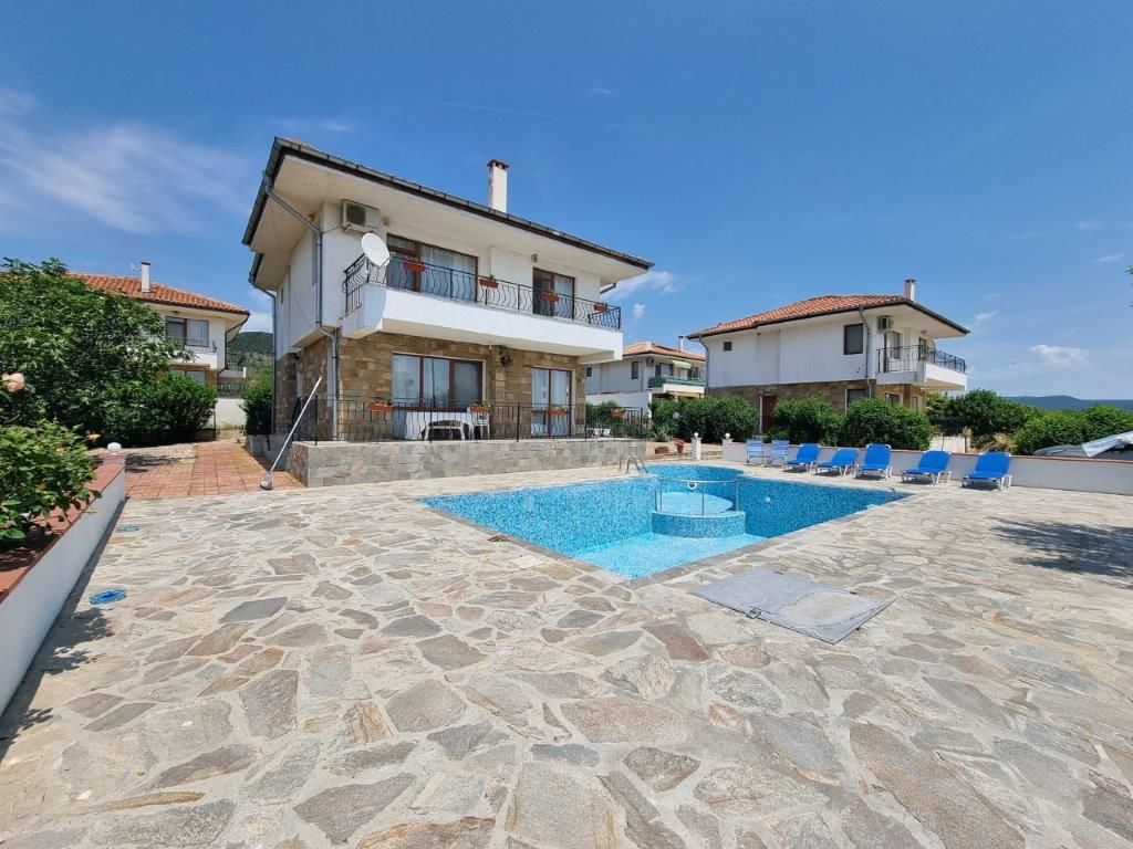 Property photo 2 of 45