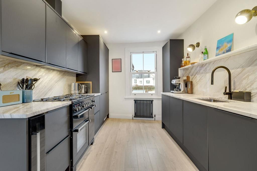 Property photo 3 of 23 Winfrithroad16B-29.Jpg