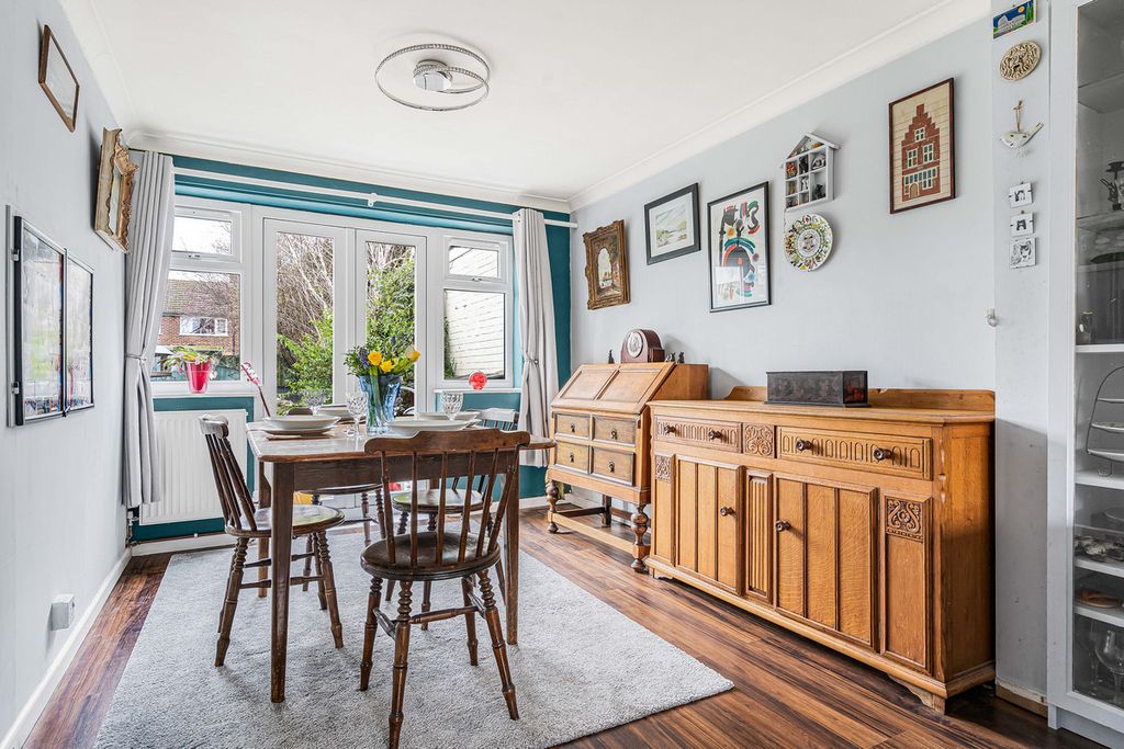 Property photo 3 of 28