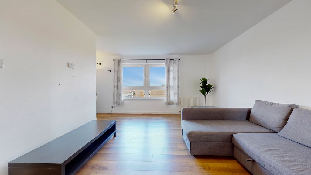 Property photo 2 of 29 18-Print-39 Whitehill Place Flat 4.1_18