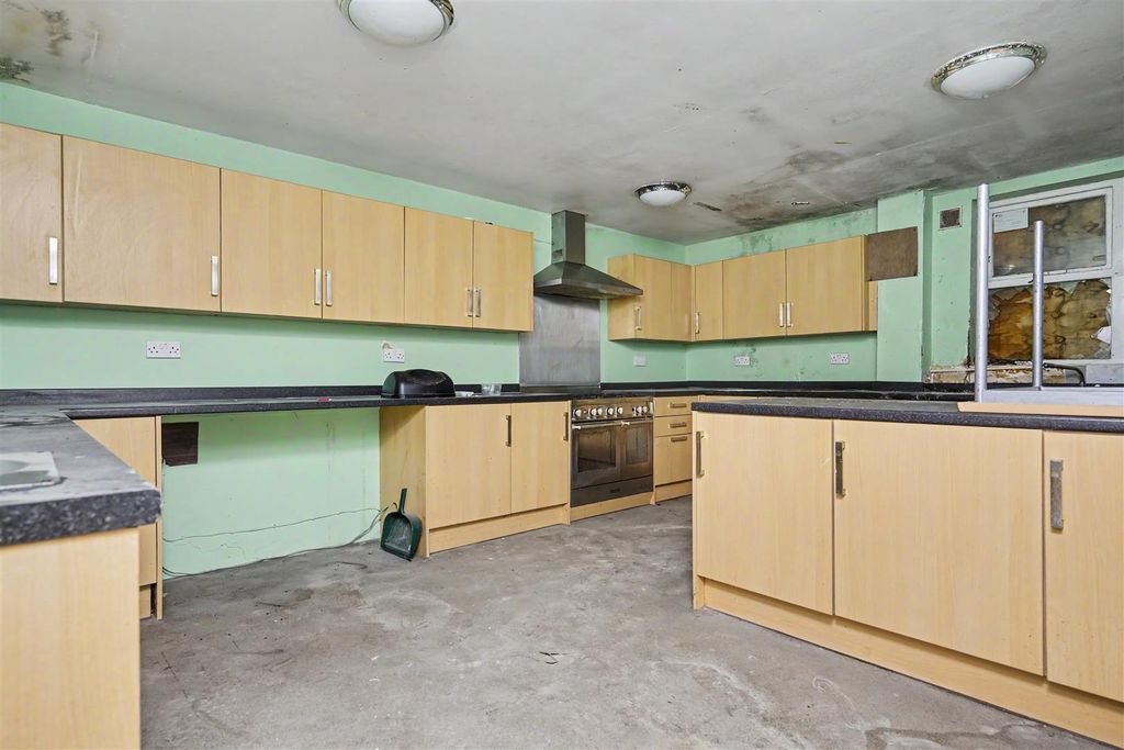 Property photo 2 of 23 Kitchen.Jpeg