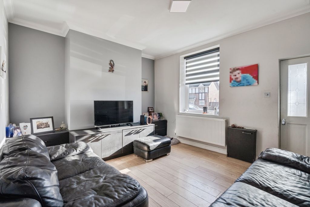 Property photo 3 of 15 Pbox-Img.Jpg