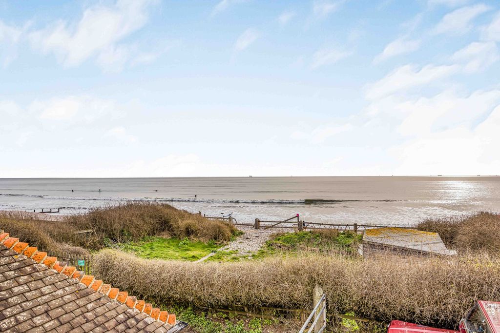 Property photo 2 of 48