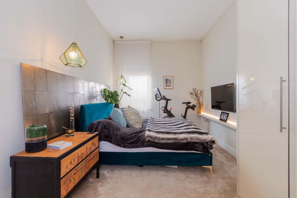 Additional image 5 of 2 bed flat for saleKingfisher Drive, Maidenhead SL6
