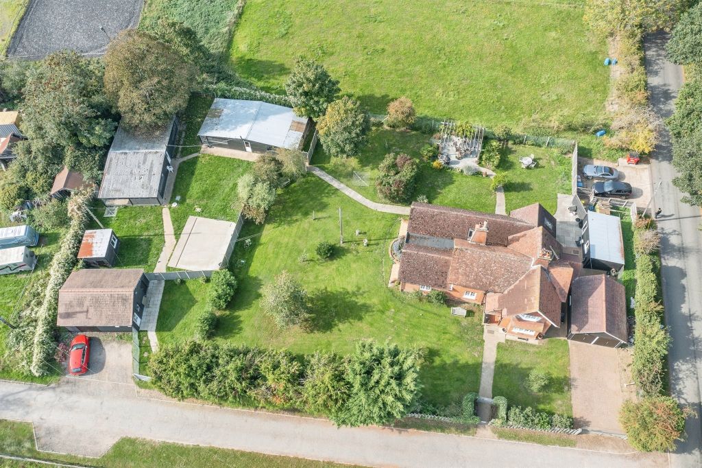 Property photo 2 of 27