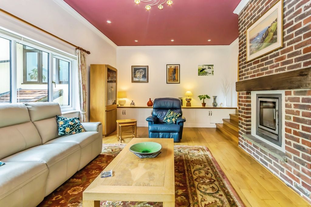 Property photo 2 of 20 Pbox-Img.Jpg