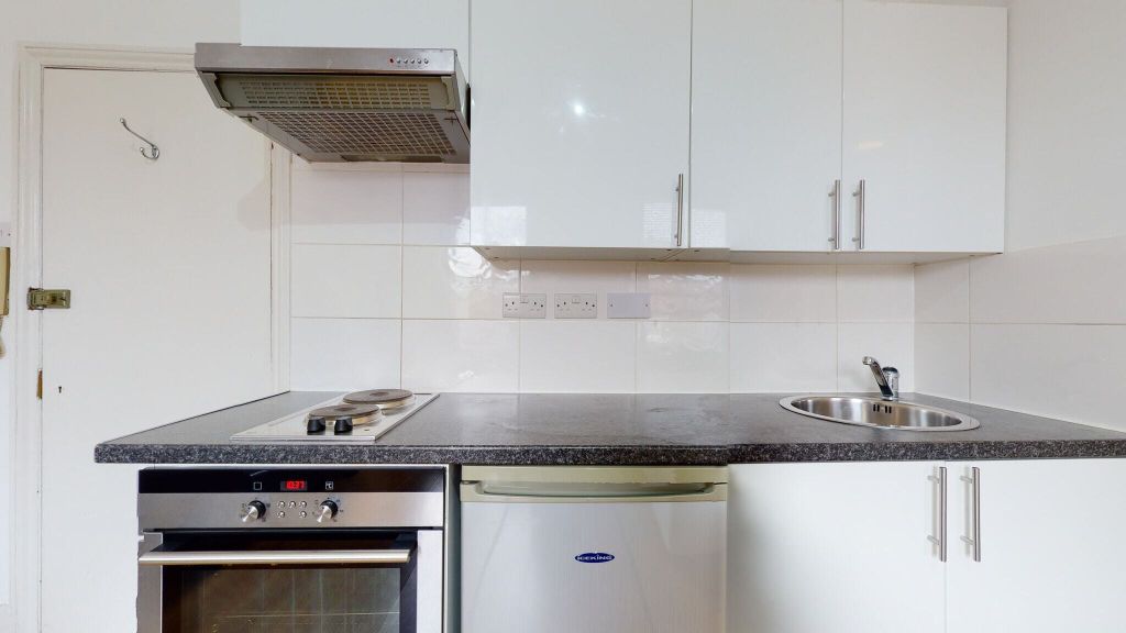 Property photo 2 of 8 Kitchen