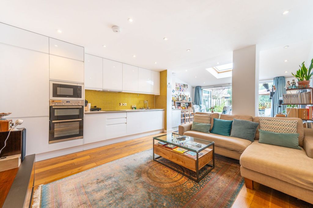 Property photo 1 of 17