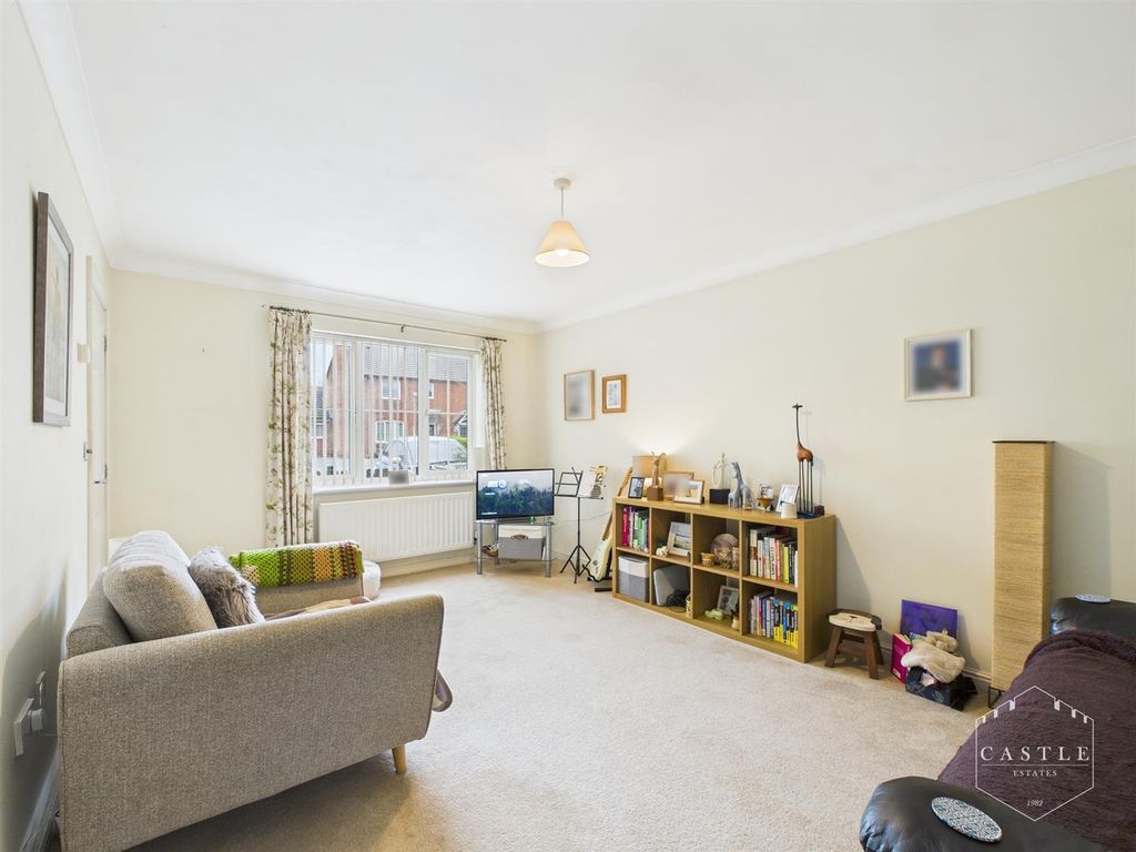 Property photo 2 of 23 Lounge