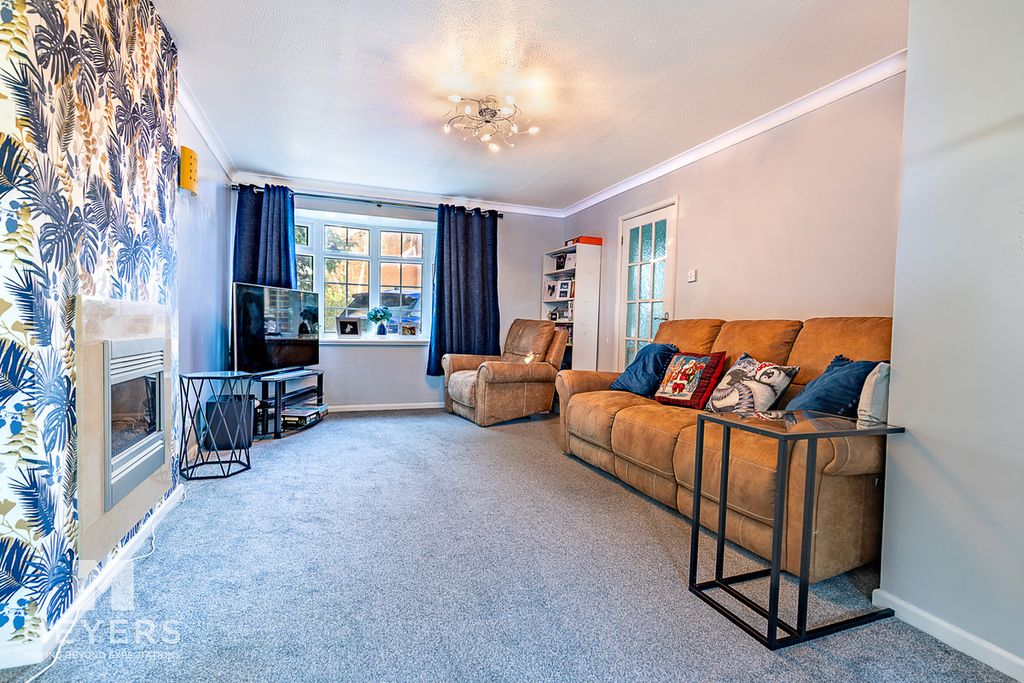 Property photo 2 of 17