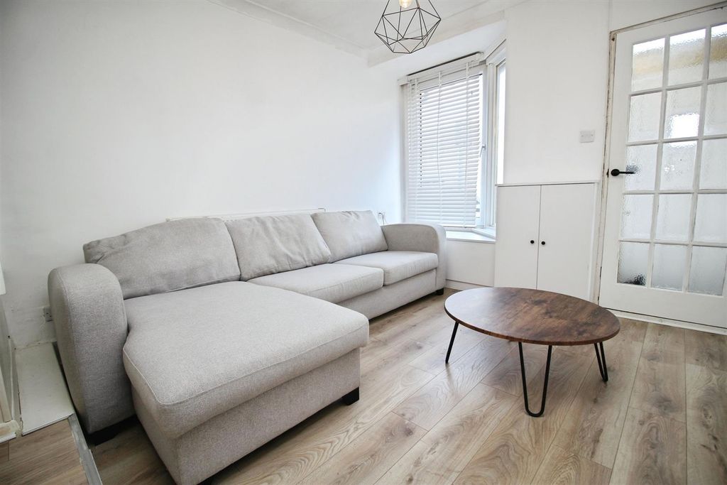 Property photo 2 of 11 Living Room