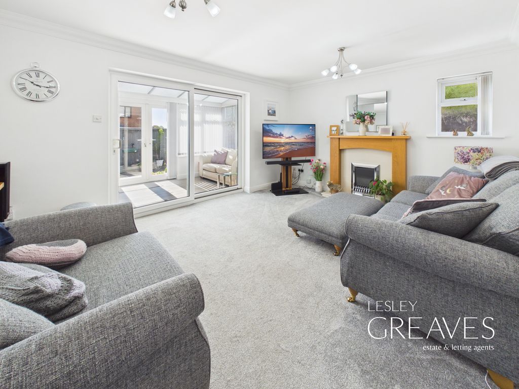 Property photo 3 of 18 Living Room