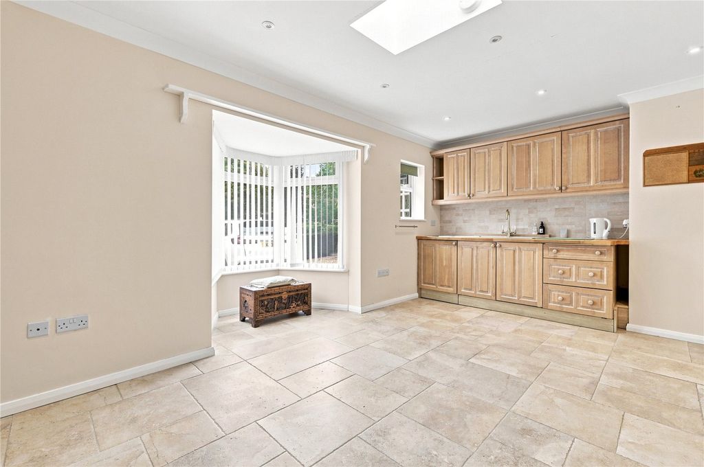 Property photo 3 of 20 Picture No. 06