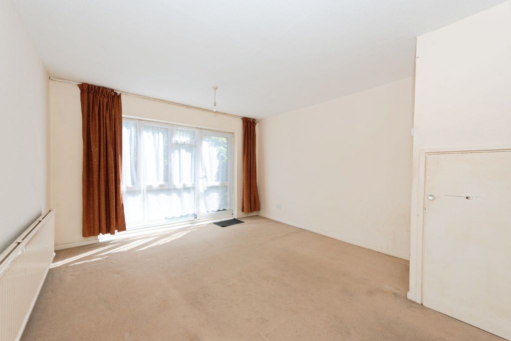 Property photo 3 of 11 Living/Dining Room