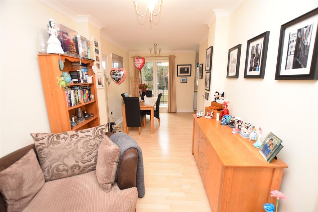 Property photo 3 of 13 5137843
