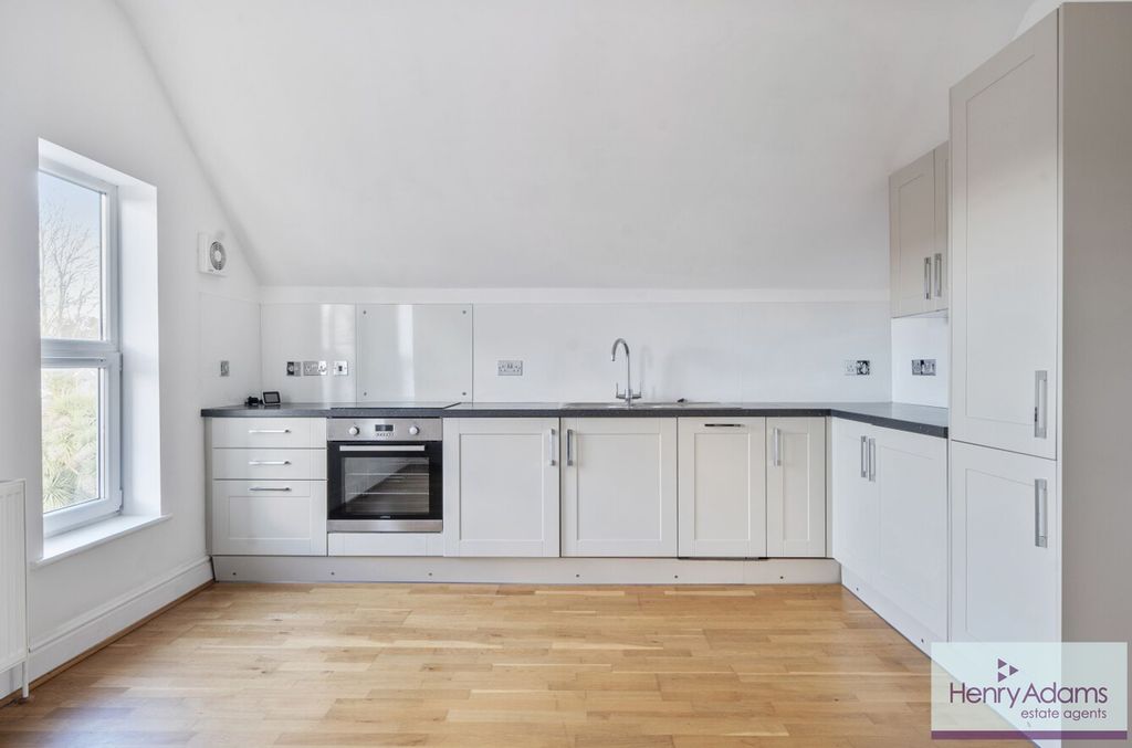 Additional image 7 of 1 bed flat for saleStation Road, Petersfield GU32