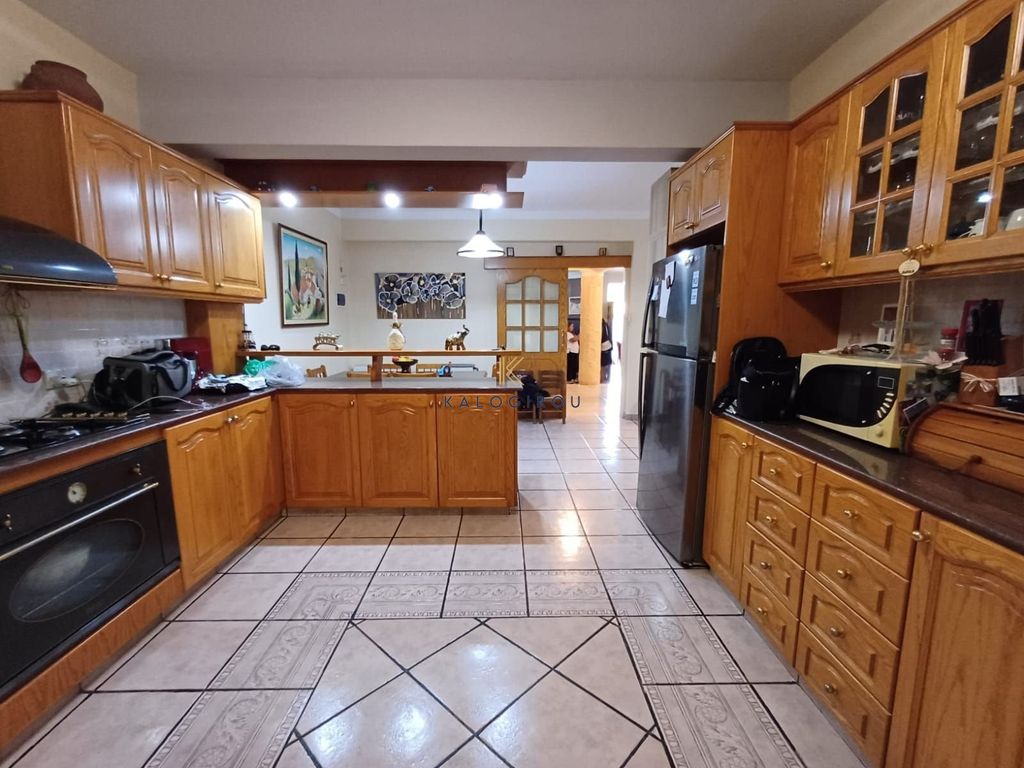 Property photo 2 of 38