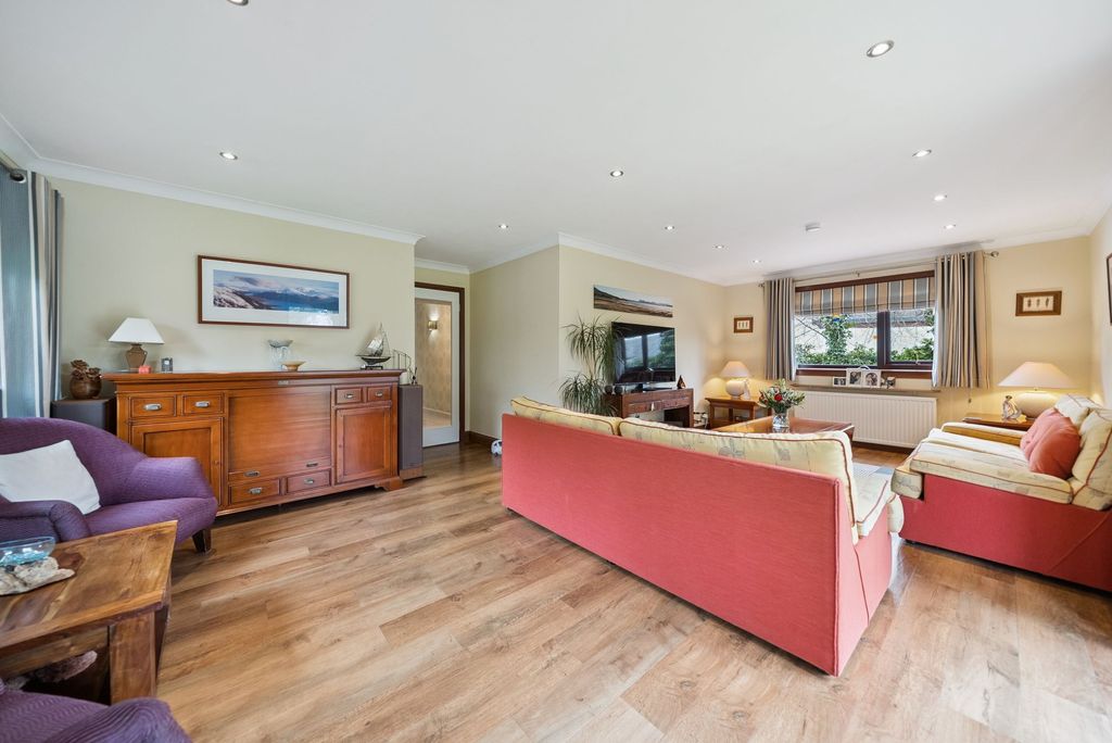 Property photo 2 of 35