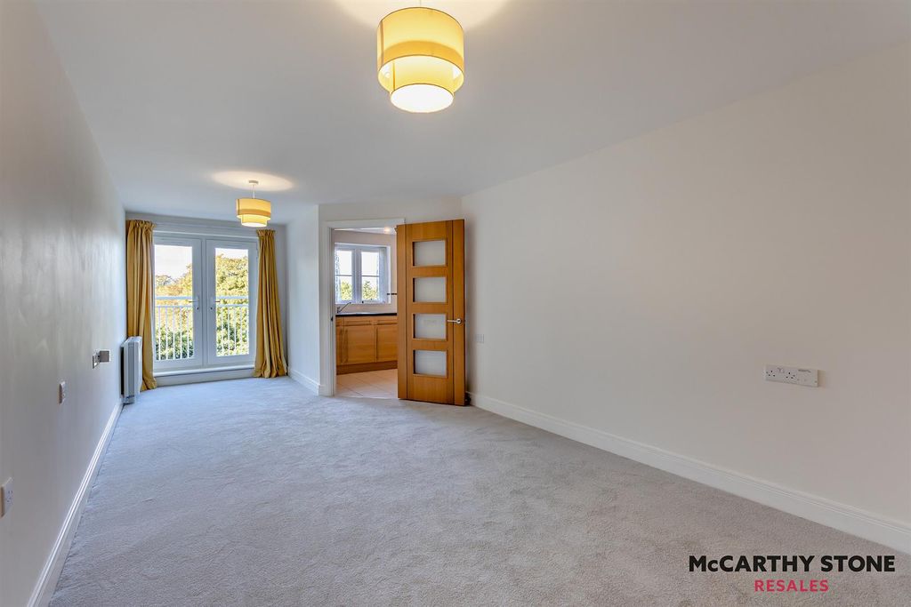 Property photo 3 of 28 8622814-Interior08-800.Jpg