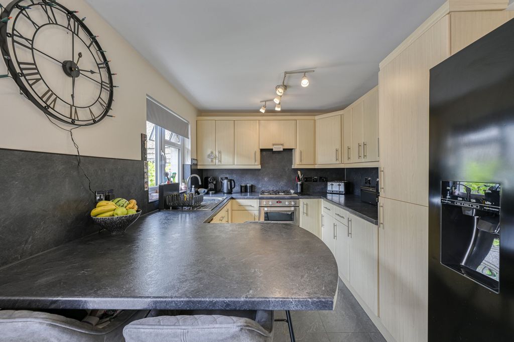 Property photo 2 of 32