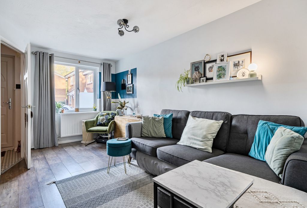 Property photo 3 of 20 1384549-9-6925Cf1...