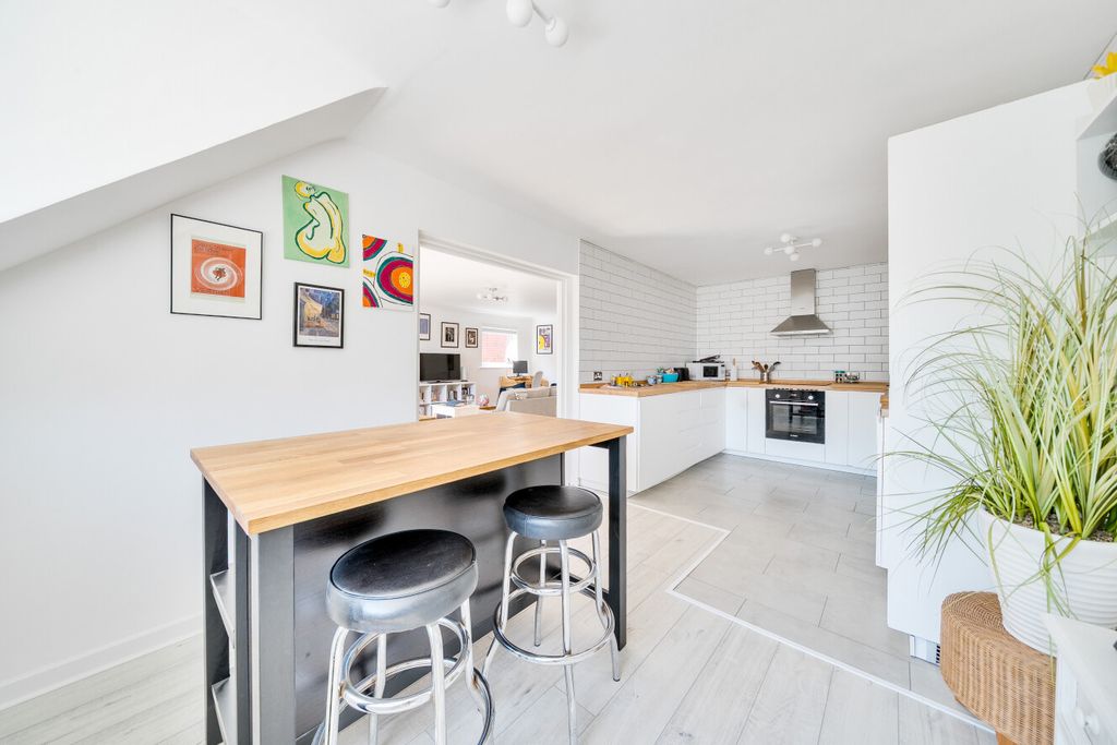 Property photo 3 of 15 1502258-11-6A7B6B...