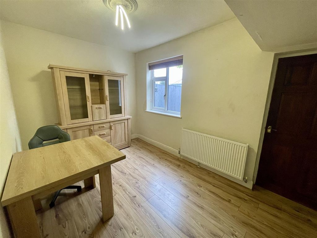 Property photo 3 of 9 Dining Room