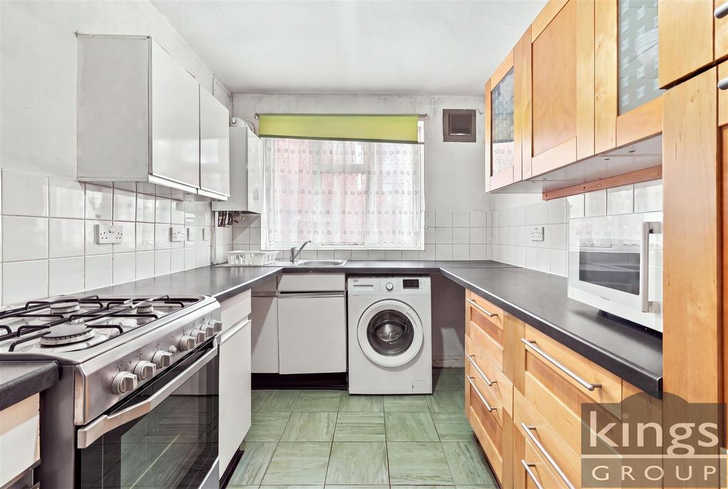 Property photo 3 of 17 Kitchen