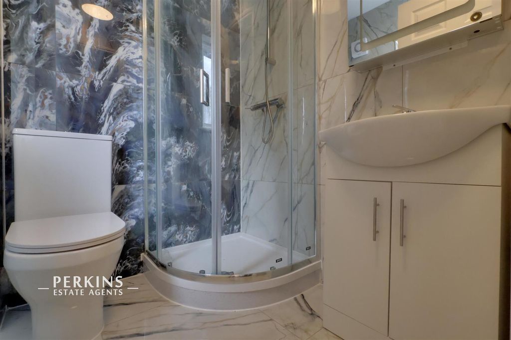 Property photo 1 of 9 Bath 2.Jpg