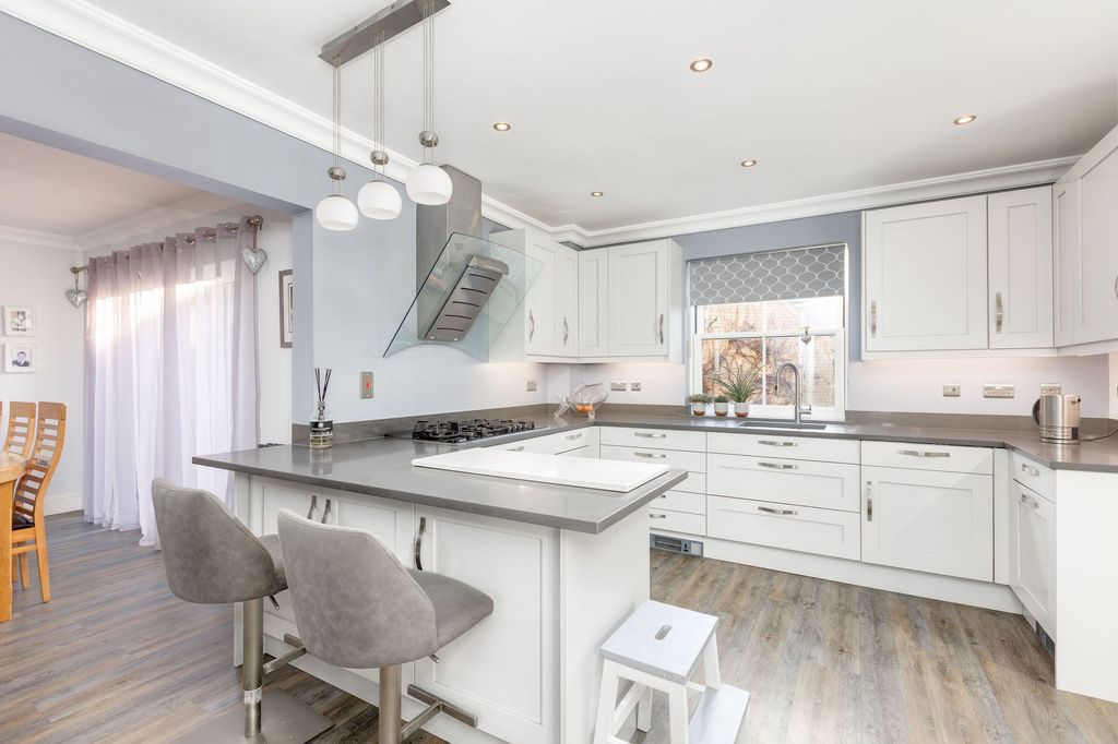 Property photo 2 of 26