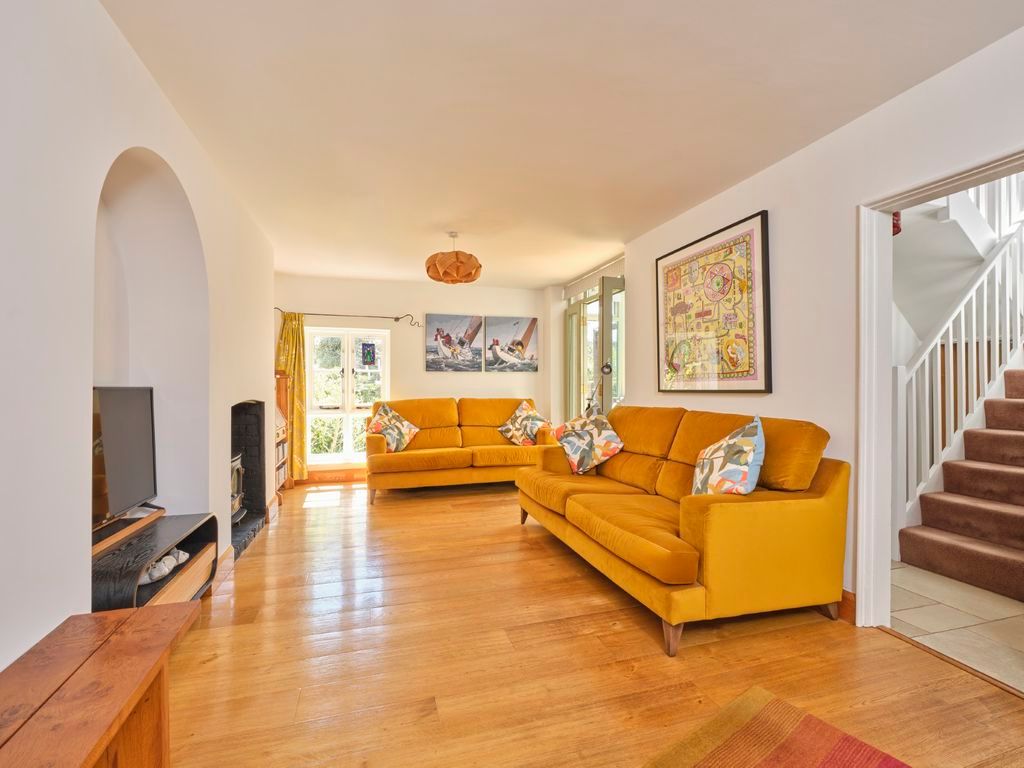 Property photo 3 of 17 Sitting Room